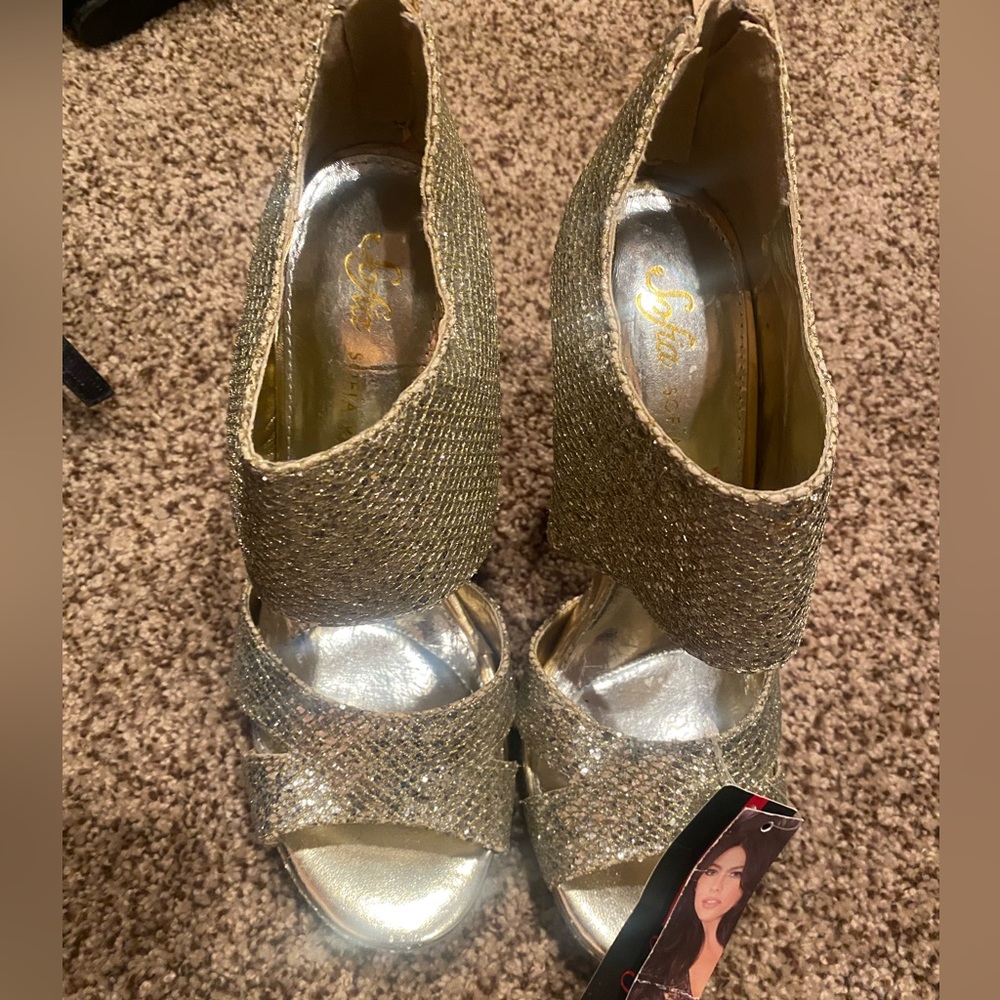 Sofia vergara heeled sandals